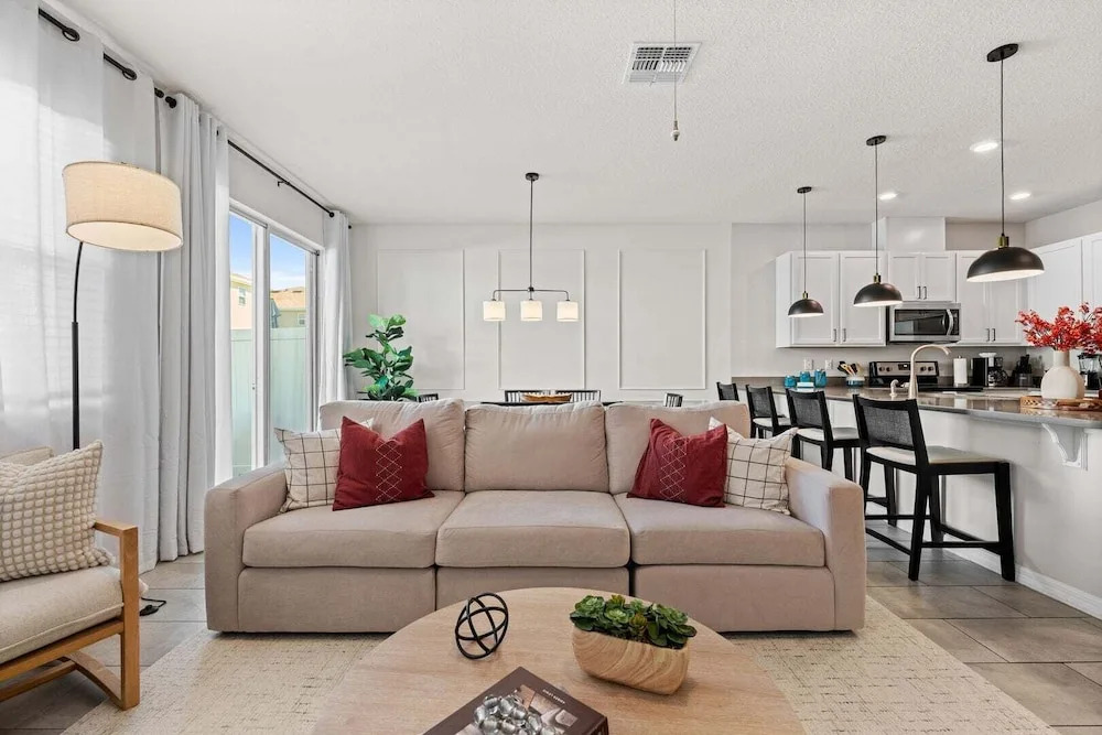 Newly Renovated! Charming Challet at Compass Bay