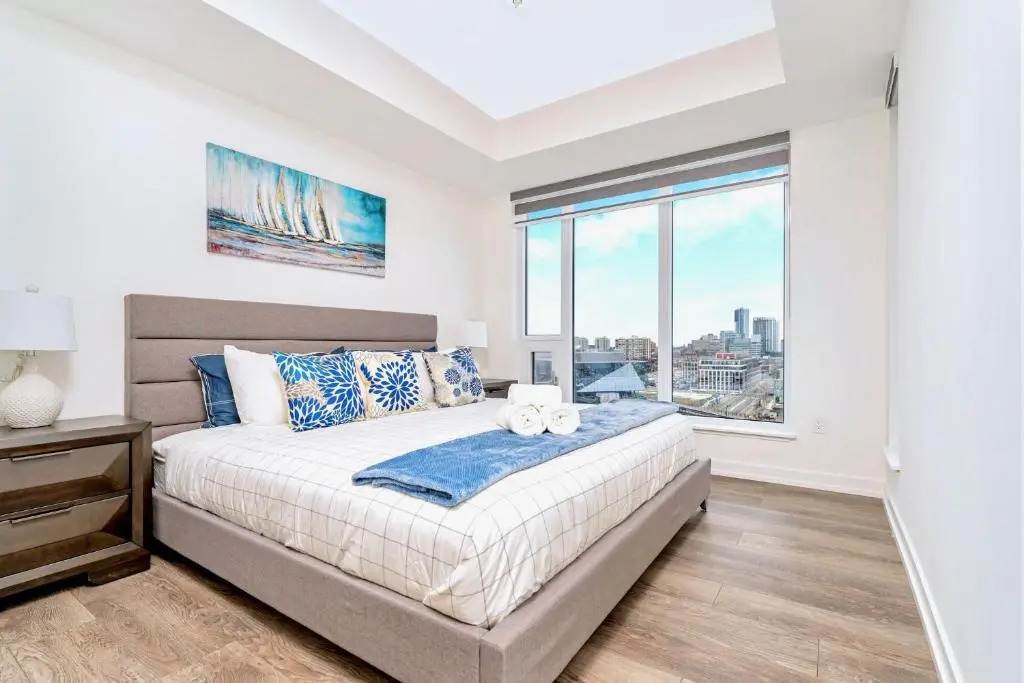 City Views From Your Balcony 1BR w King Bed