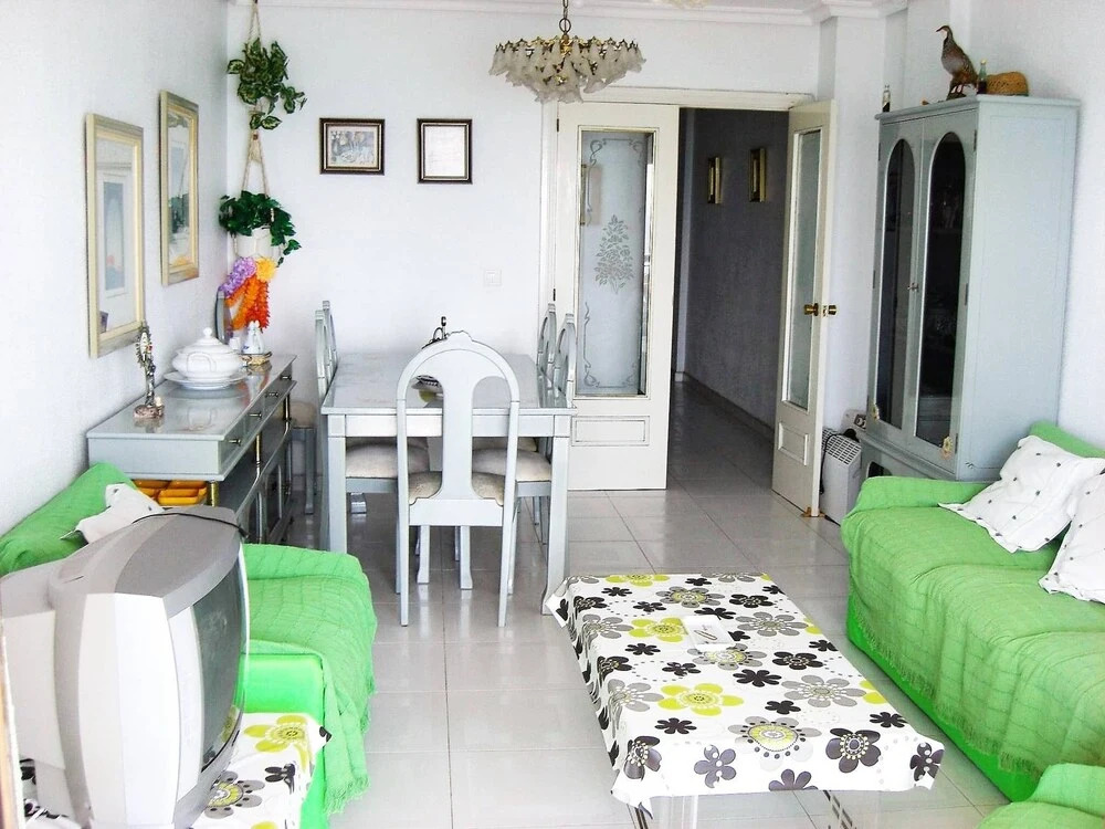 Authentic family apartment facing the sea