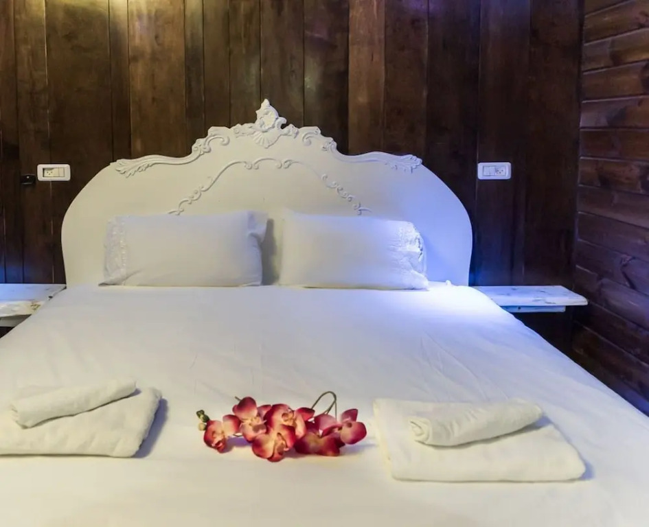 Country Suites with Jaccuzzi & Pool