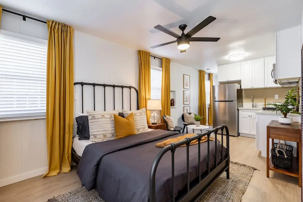 Live Like a Local - Studio With Huge Backyard