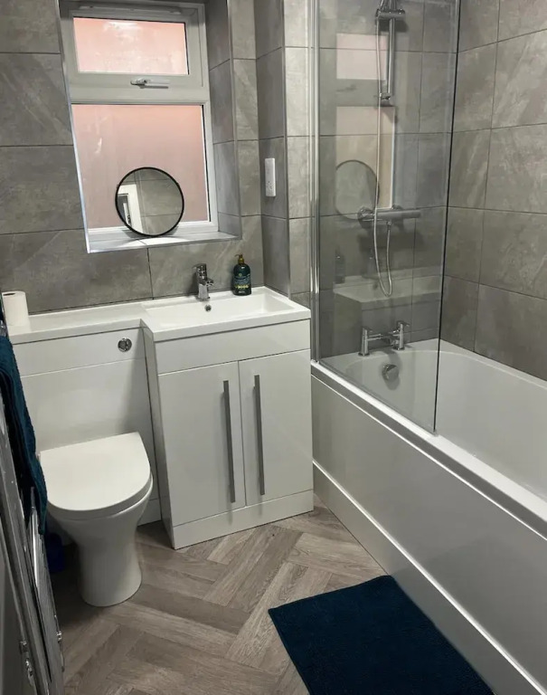 2 Bed Flat - Sleeps 4 - Pets - Garden - Parking