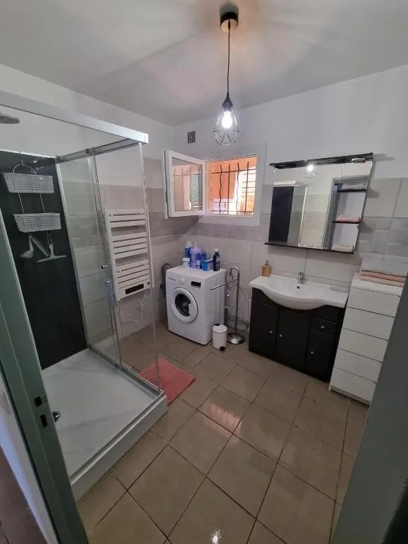 location vacances T4 bas de villa Toulon