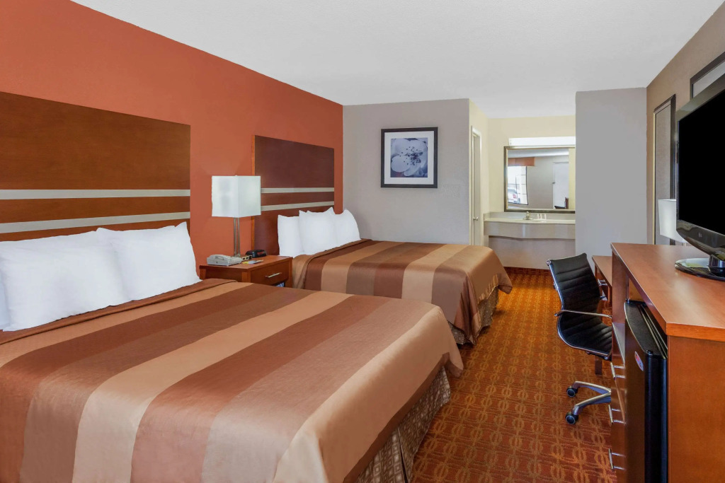 Days Inn by Wyndham Dalton