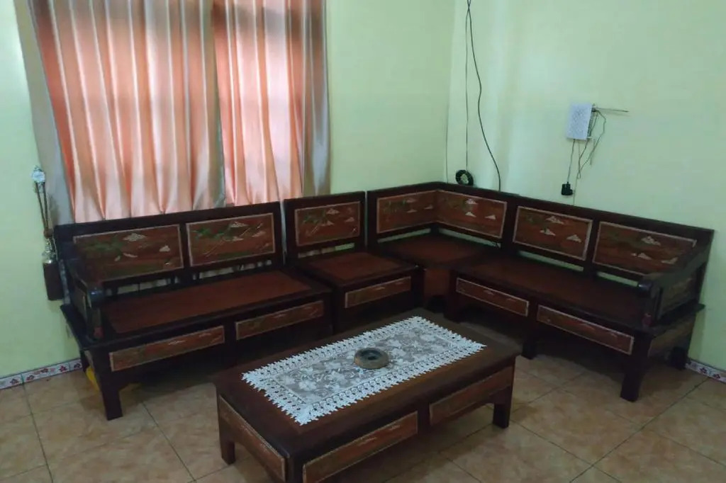 Oyo 90097 Homestay Sinta Ndani Putri
