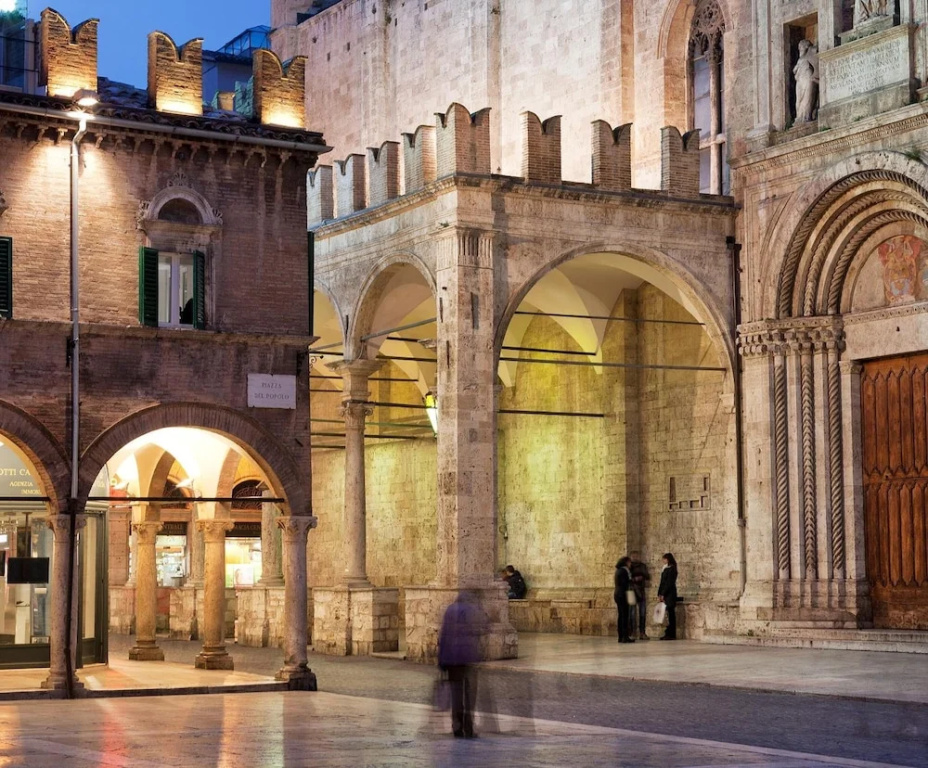 Residenza dei Capitani - Piazza del Popolo