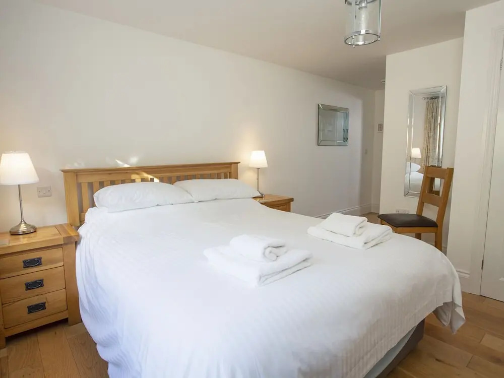 1 Lyndhurst