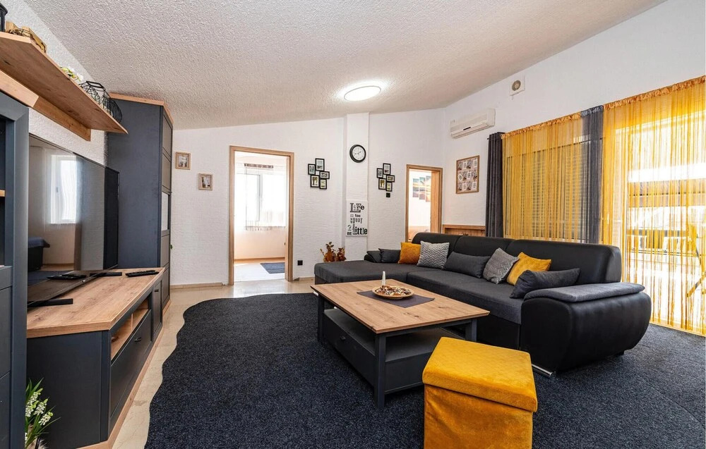 Nice Apartment in Rovanjska With Wifi and 2 Bedrooms
