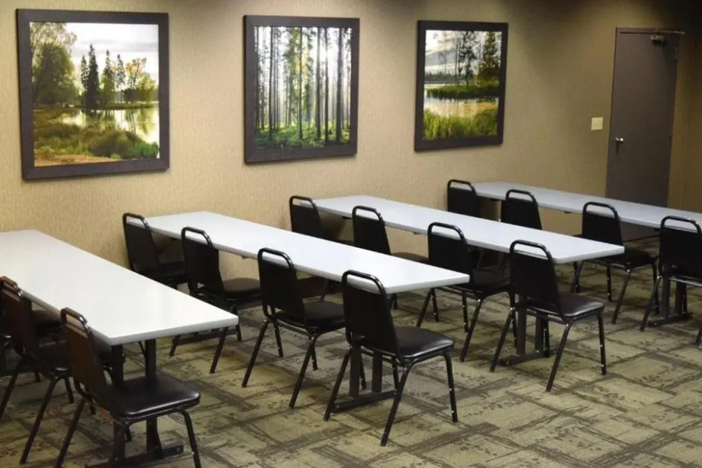Heartland Inn & Suites, SureStay Collection by Best Western