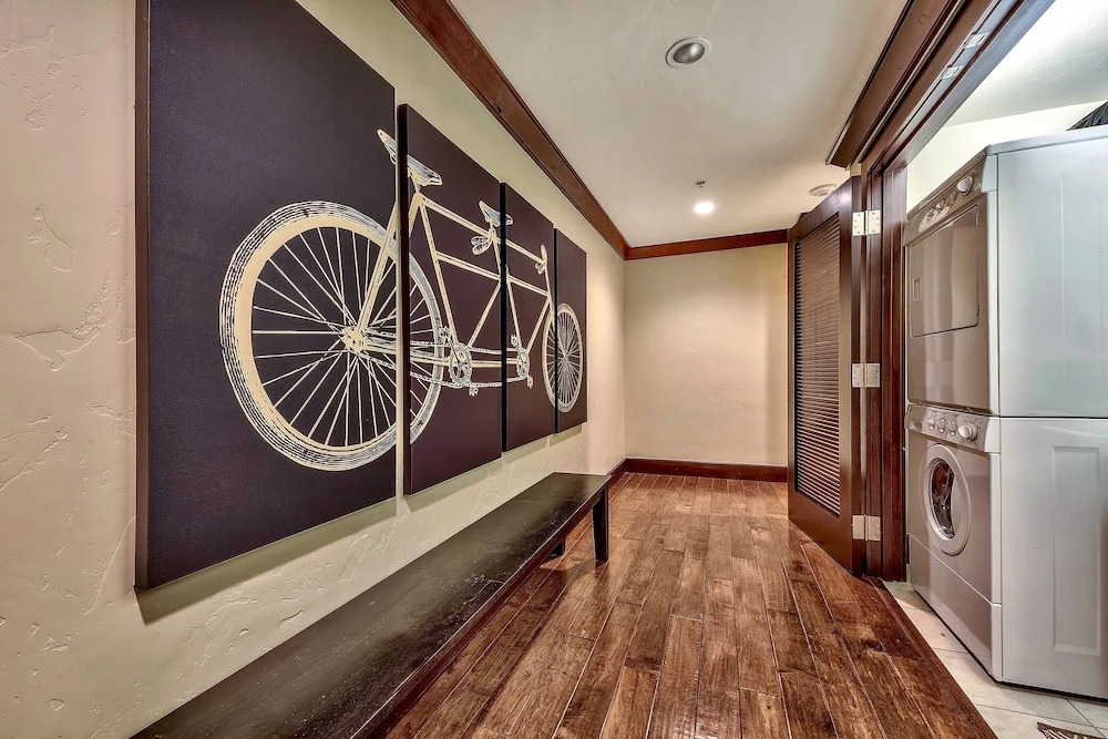 Luxury With Ritz Amenities At Constellation 3 Bedroom Condo by Redawning