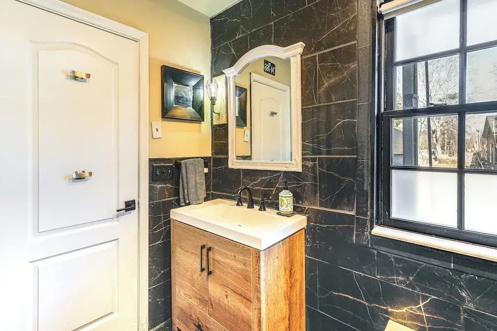 Family Home w/ Private Pool & Hot Tub in Lewes