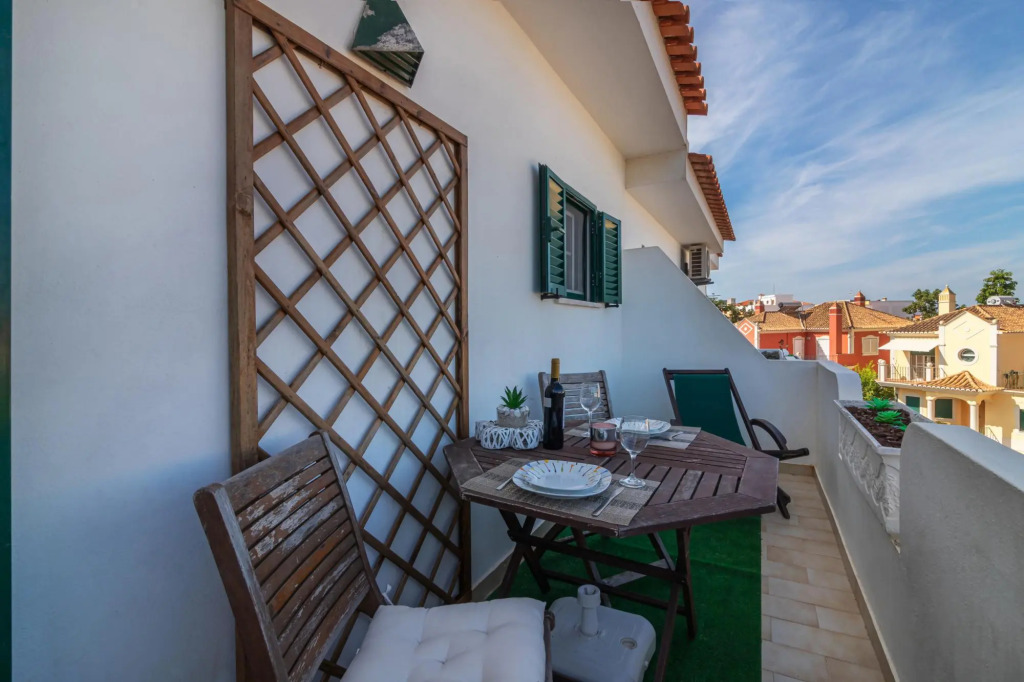 Faro Airport Flat 5 by Homing