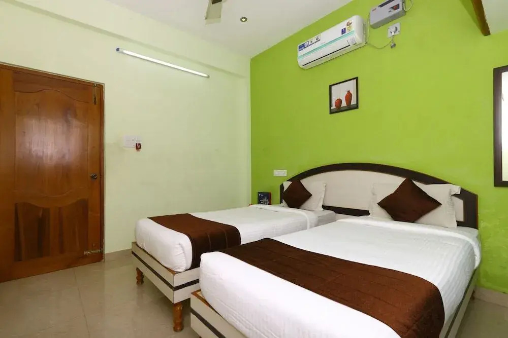 Hotel Fiesta House By OYO Rooms