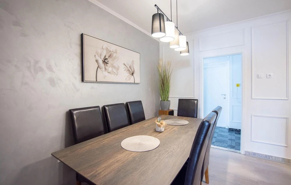 Amazing Apartment in Split With 3 Bedrooms, Wifi and Indoor Swimming Pool
