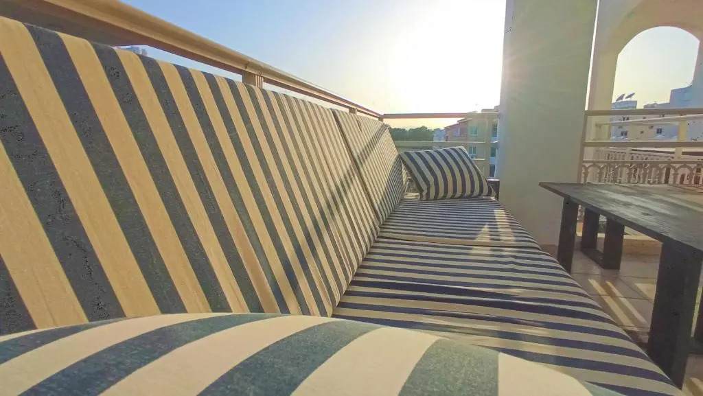 Luxury Maisonette Apartment -SEA VIEW, NETFLIX, GYM- 5 Min from Beach
