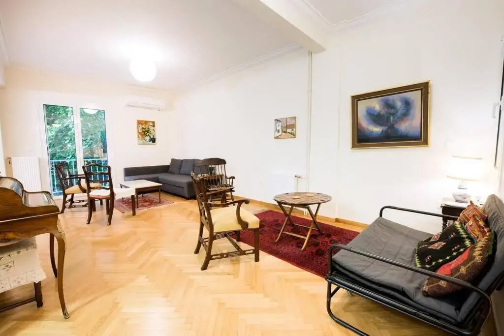 Elegant 3 bd apt, in the most prestigious area.
