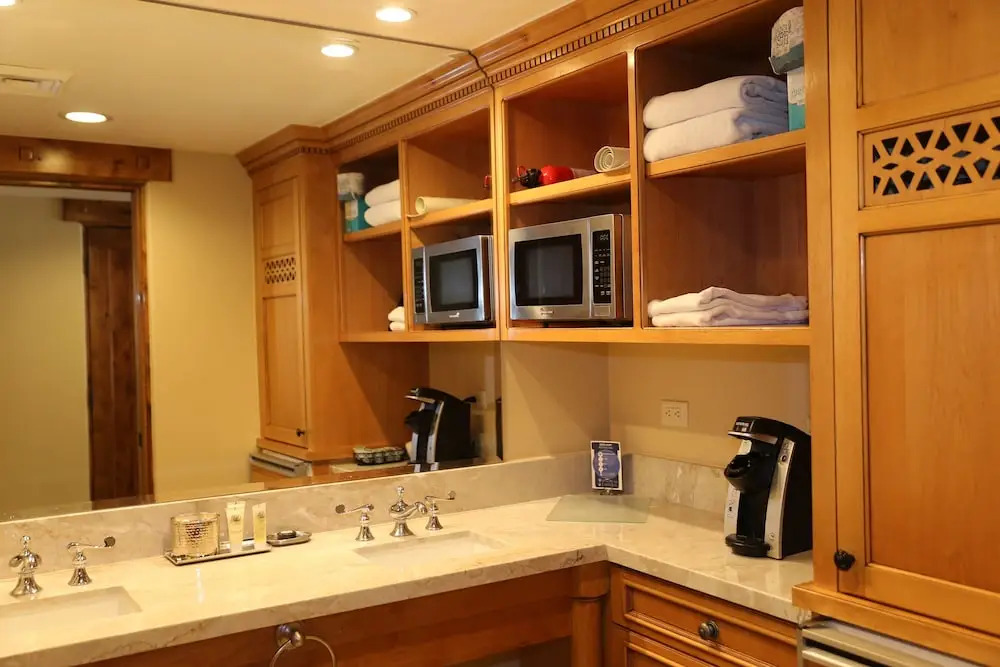 Four Bedroom Suite 3 King, 1 Queen Queen