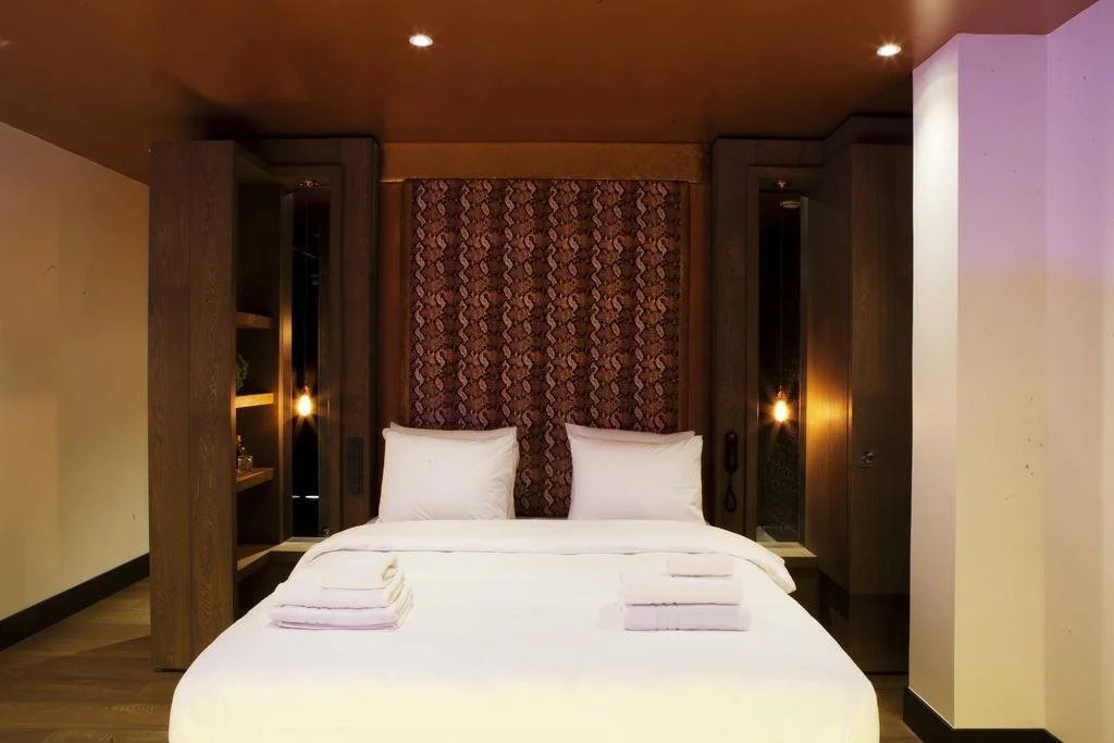 Manzos Suites