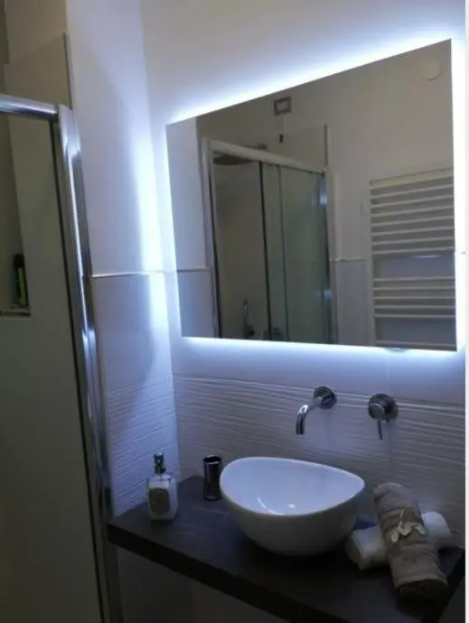 T-white apartment