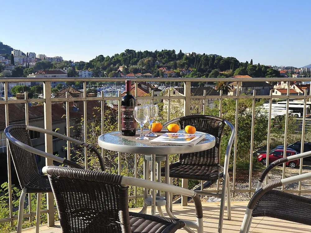 Attractive Apartment in Dubrovnik With Balcony and Parking