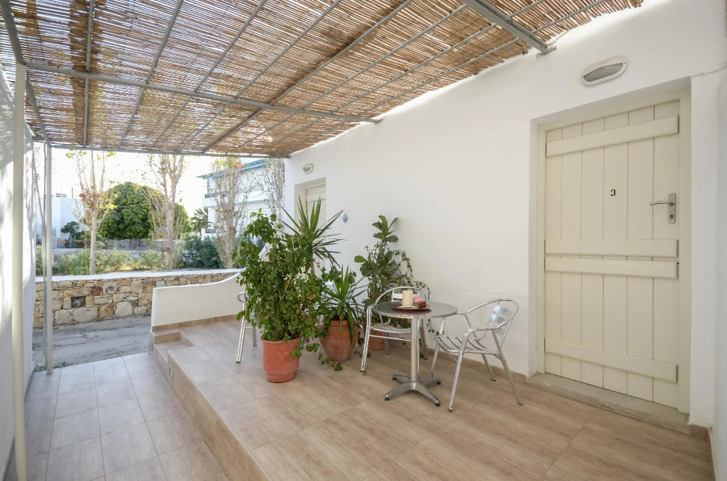 Depis place & apartments naxos