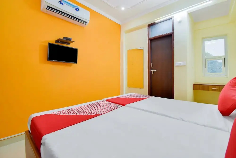 Oyo 47025 Hotel Rishabh Inn