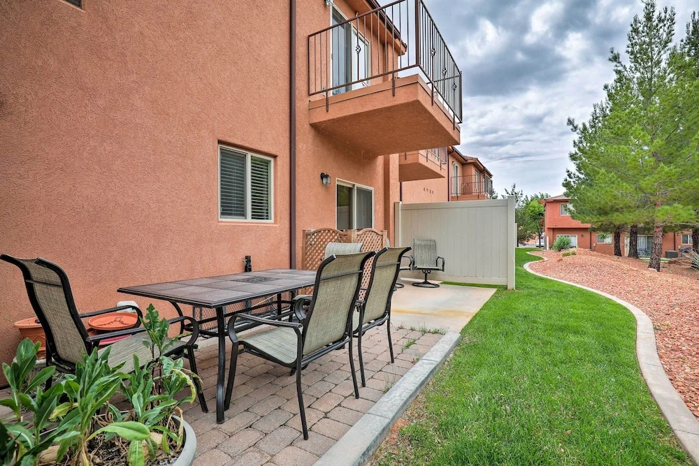 Kanab Condo w/ Pool & Patio, 30 Mi to Zion NP