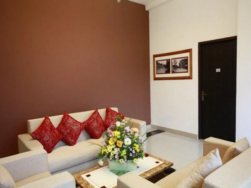 The Queensburry City Hotel
