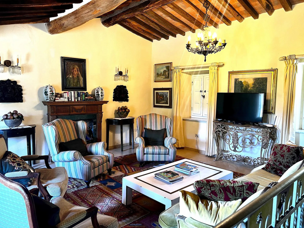 Villa Michaela, New Listing! Spacious Villa, exclusive venue with Pool, Chapel and Tennis courts
