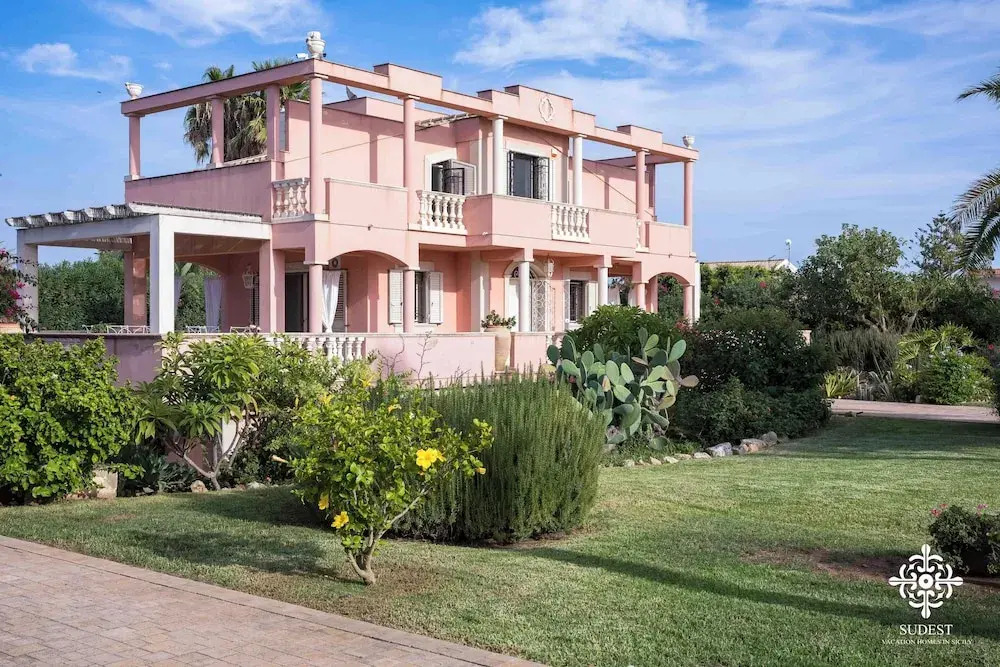 Villa Festosa - Luxury retreat by the beach