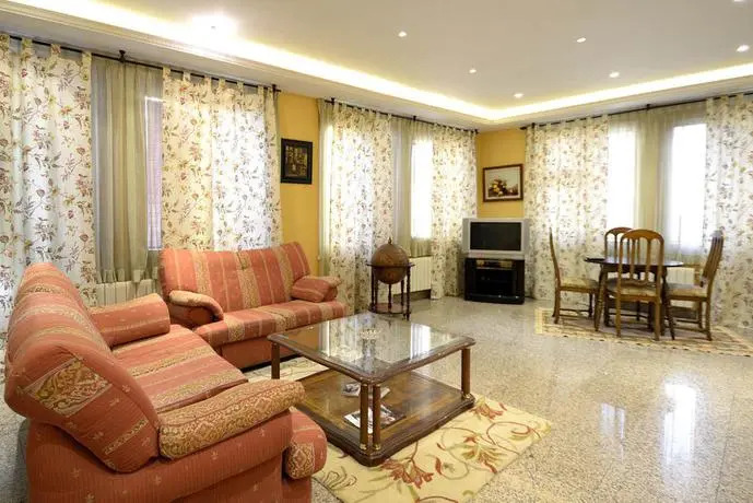 Hostal Goyo Garray