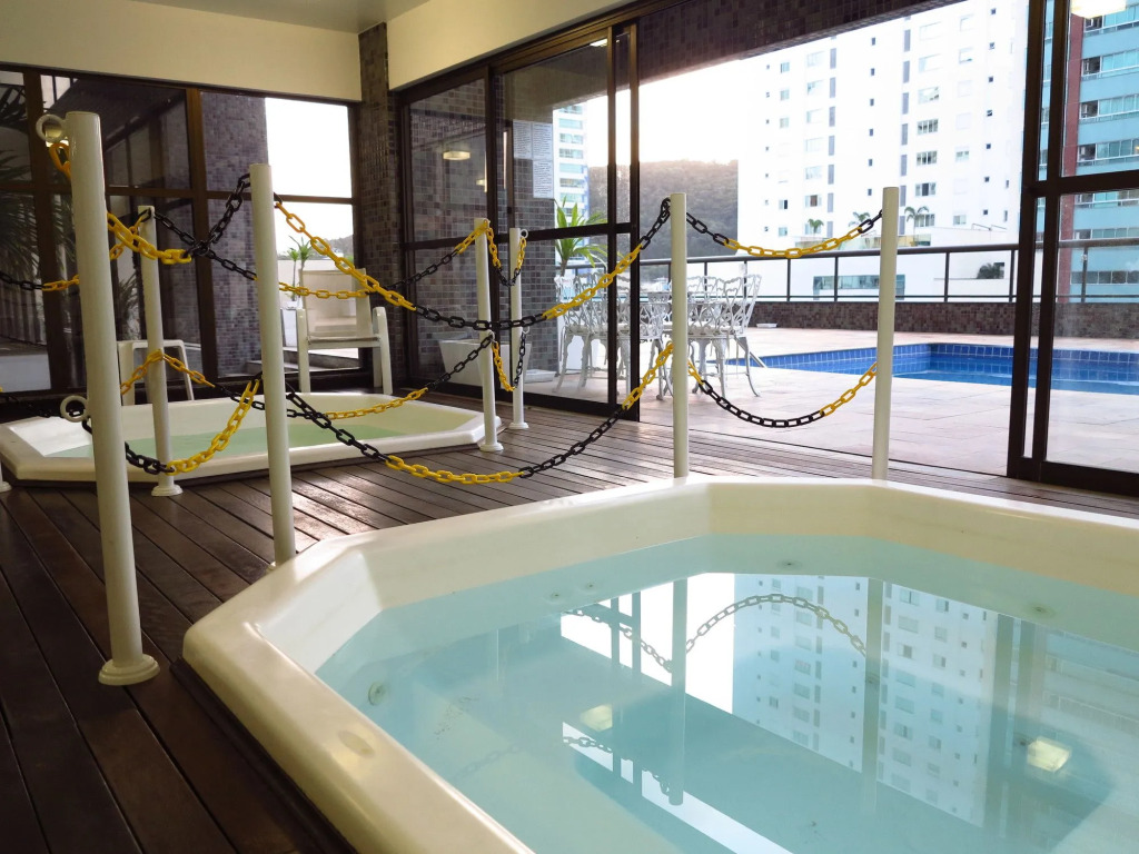 Stay - Apartamentos, Studios e Quartos - Piscina, Jacuzzi e Sauna - 400m da Praia Central