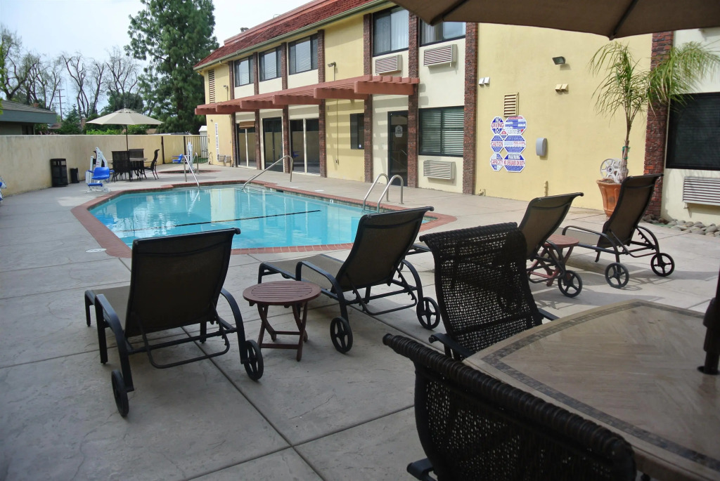 Best Western Town & Country Lodge