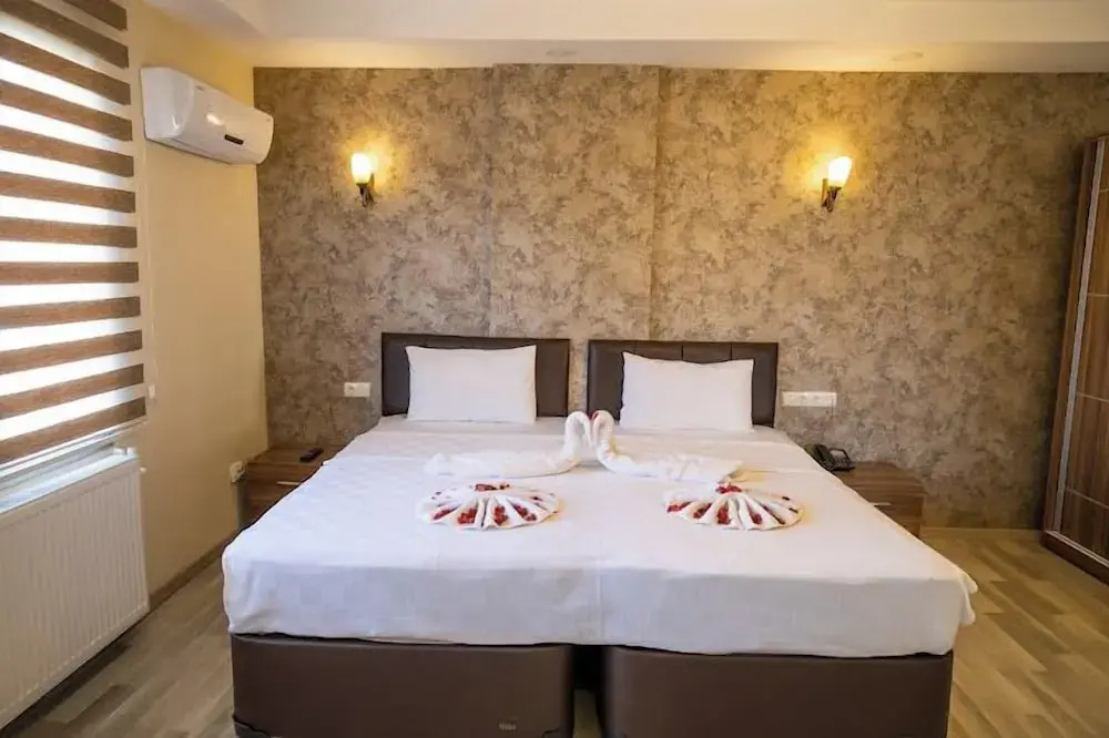Ikarus Hotel