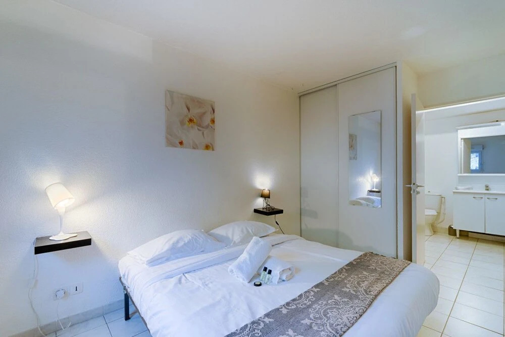 2 Room With Terrace in la Timone