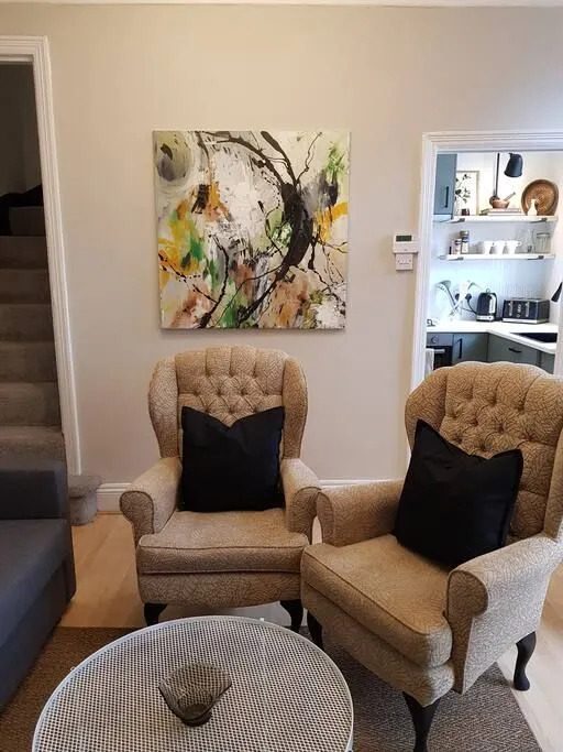 Beautiful And Classy 2 Bedroom Westbourne House