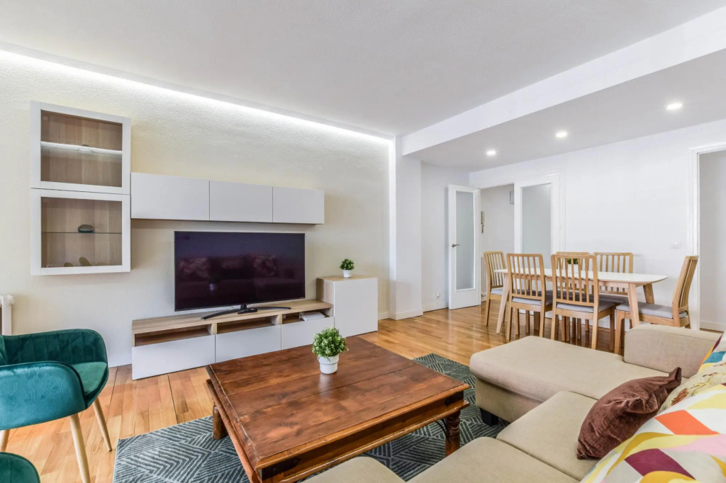 Alcalá I in Madrid with 3 bedrooms and 2 bathrooms