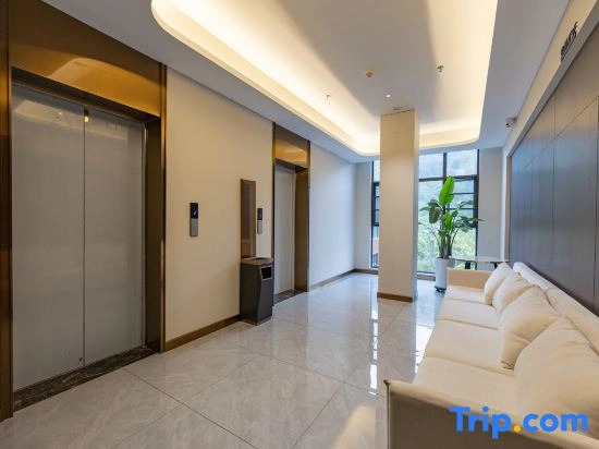Xuan'en International Hotel (Xuan'en Gongxiu Cruise Wenlan Bridge Branch)