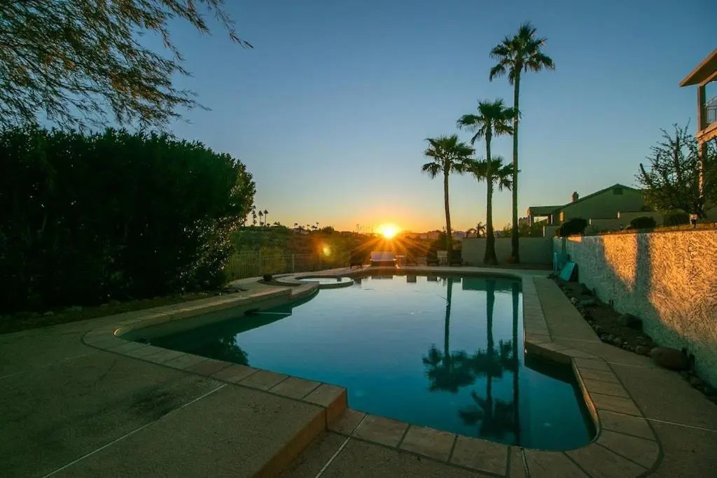 Spacious Hillside 5 Bdrm with Pool and Views