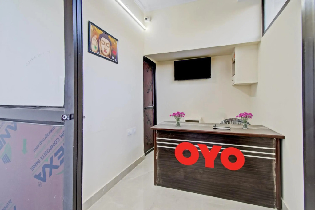 OYO Flagship 70066 Hotel Green Apple