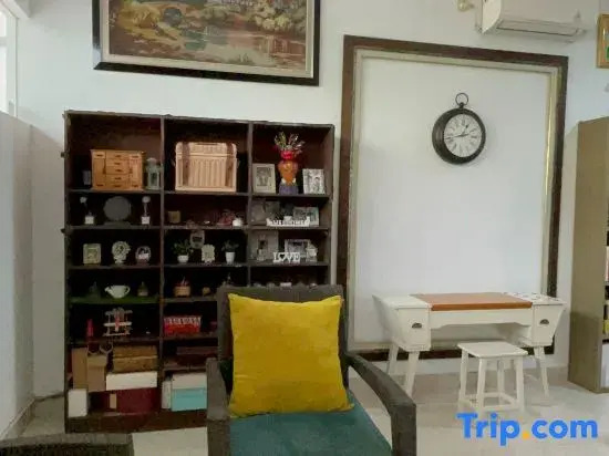 Treevilla 3 Bedrooms Home with Private Pool in South Jakarta