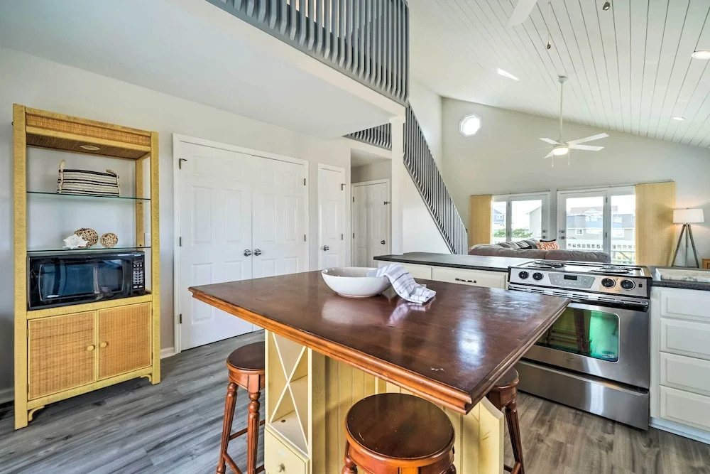 For Families & Pets! Oceanside Oak Island Getaway
