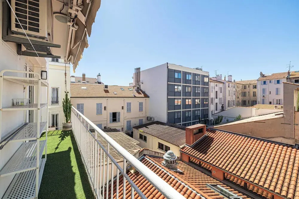 Cozy 2 Bedroom Apartment in the Heart of Cannes