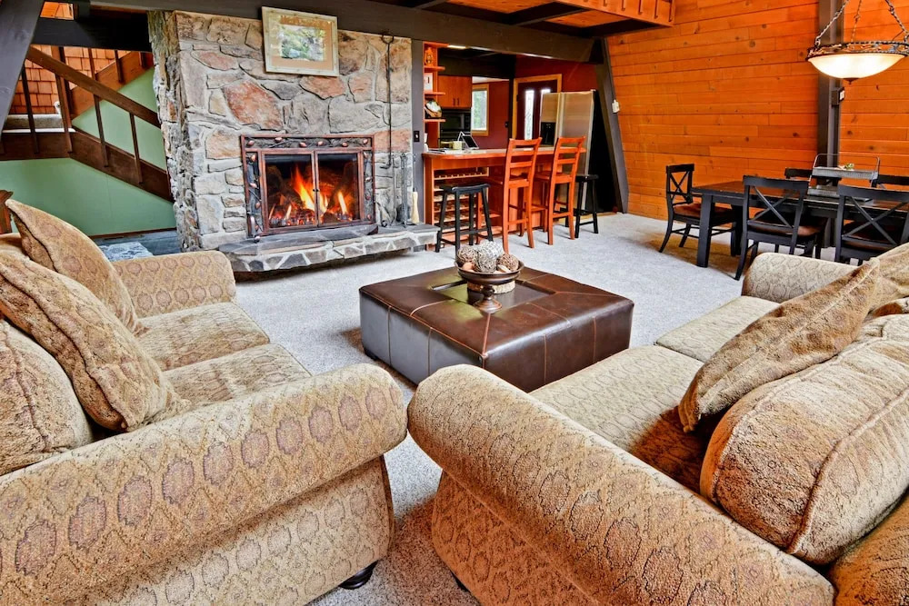 3br Gem, Walk To Tahoe House Bakery 3 Bedroom Cabin