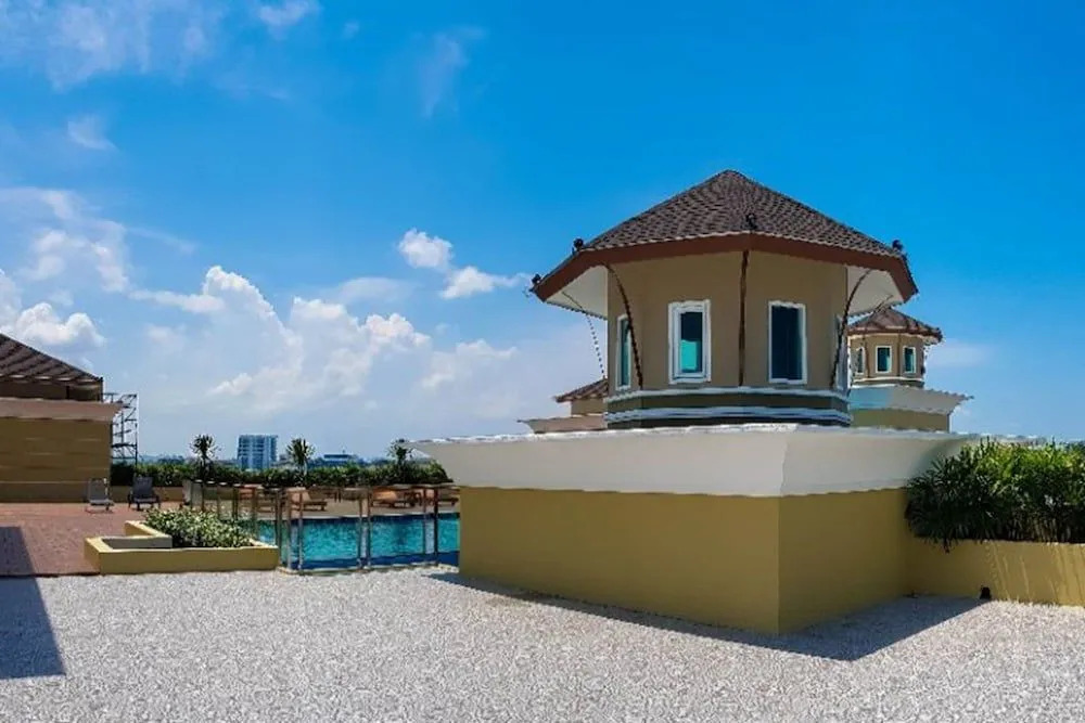 Crystal Luxury Hotel