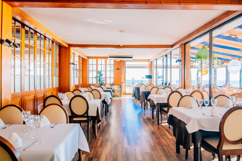 Hotel Roger de Flor by Seleqtta