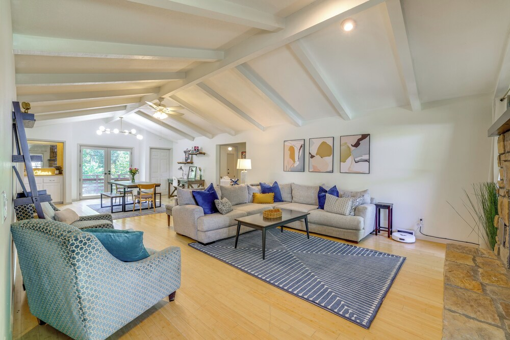 Home w/ Trail Access & Fire Pit in Bella Vista!