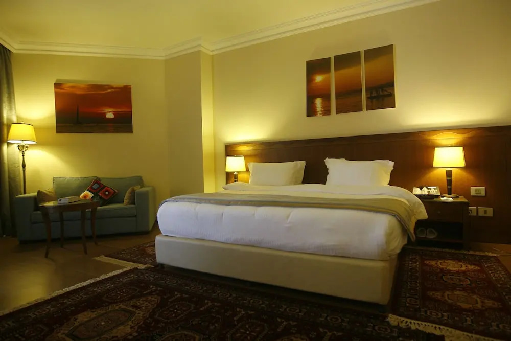 Golden Tulip Jiyeh Marina