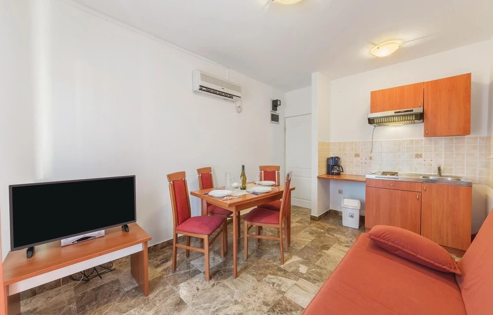 Stunning Home in Pula With Wifi and 5 Bedrooms