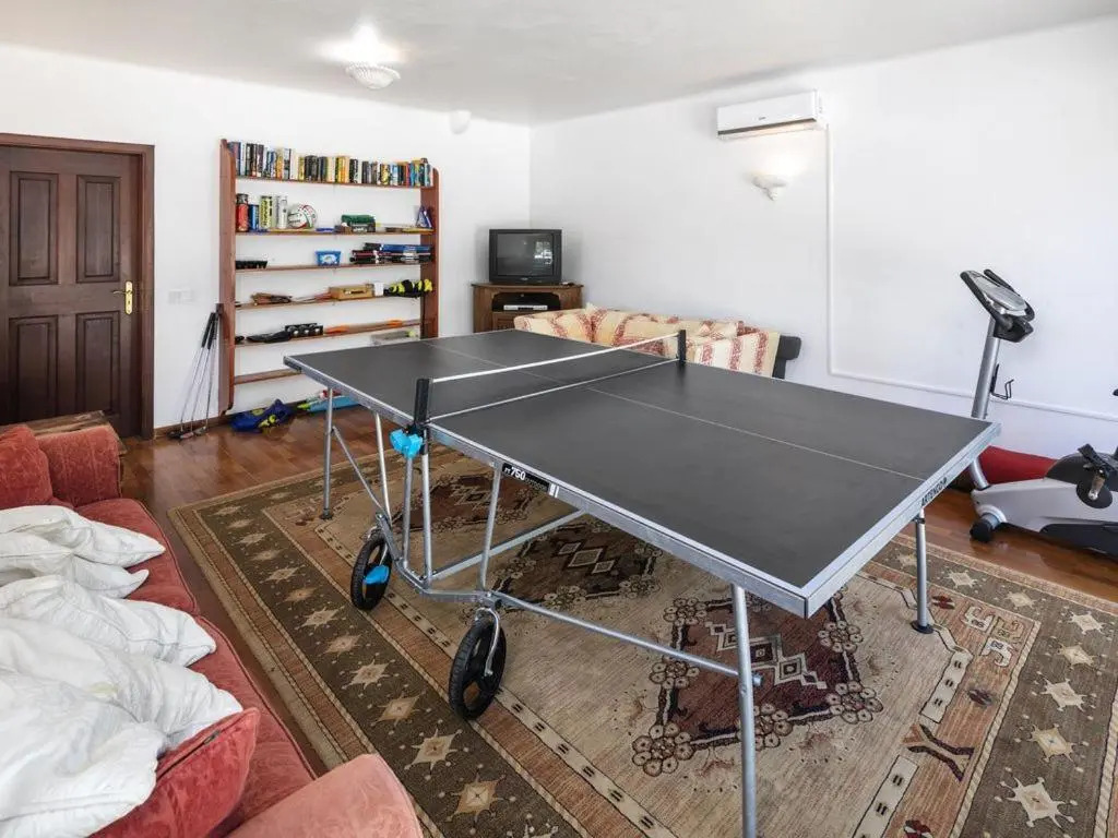 8 bedroom Villa close to Alvor with tennis court table tennis heated private pool air conditionin